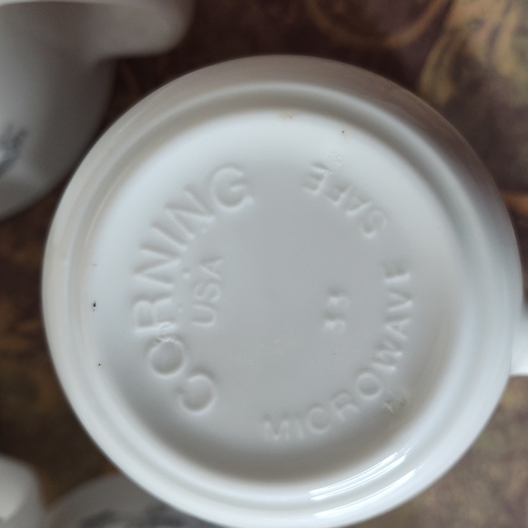 Set of 4 Corelle Corning Ware Cups and Saucers Ribbon Bouquet Pattern - Picture 7 of 7